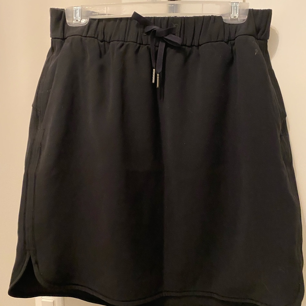 Lululemon black skirt